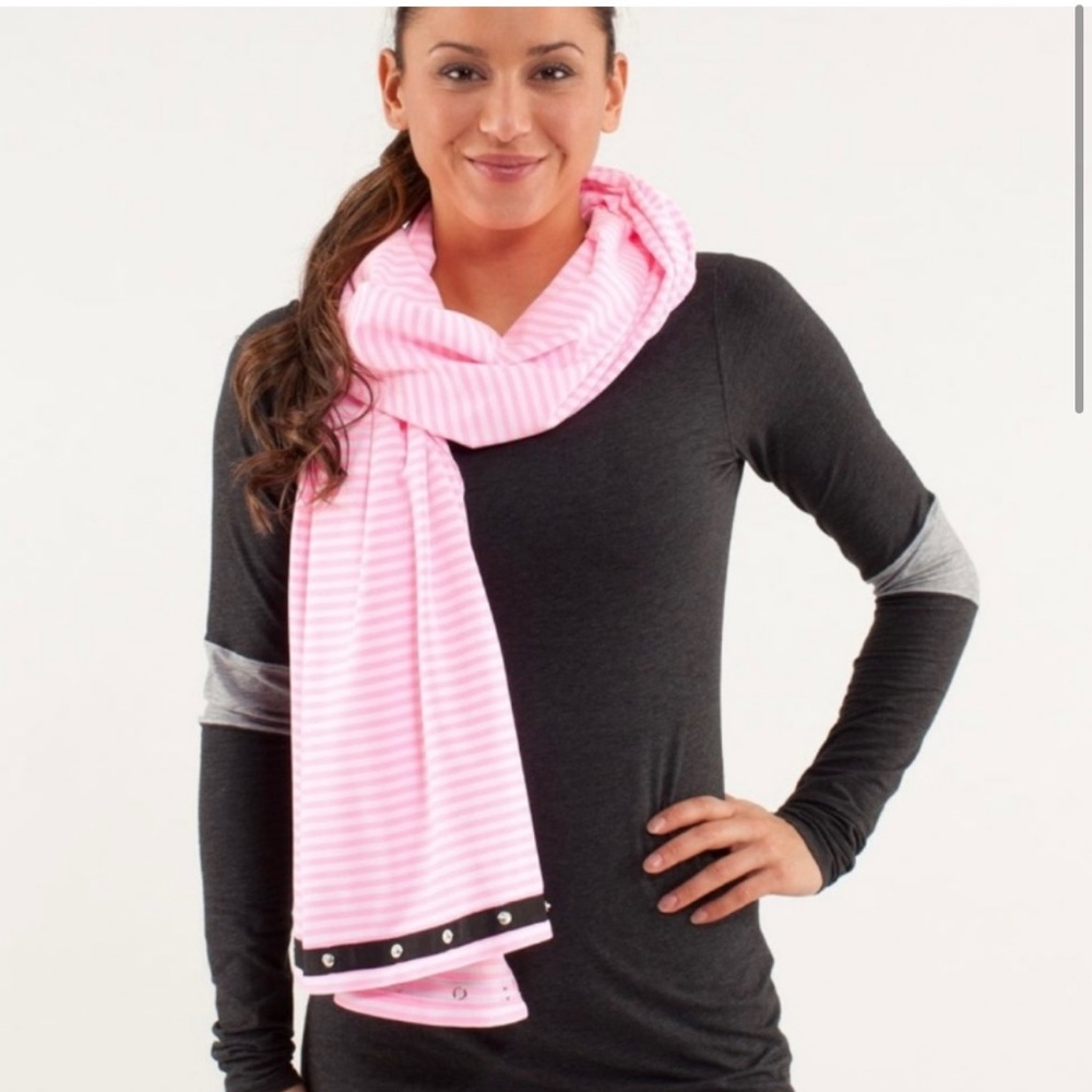 Lululemon Vinyasa Scarf - Picture 3 of 7